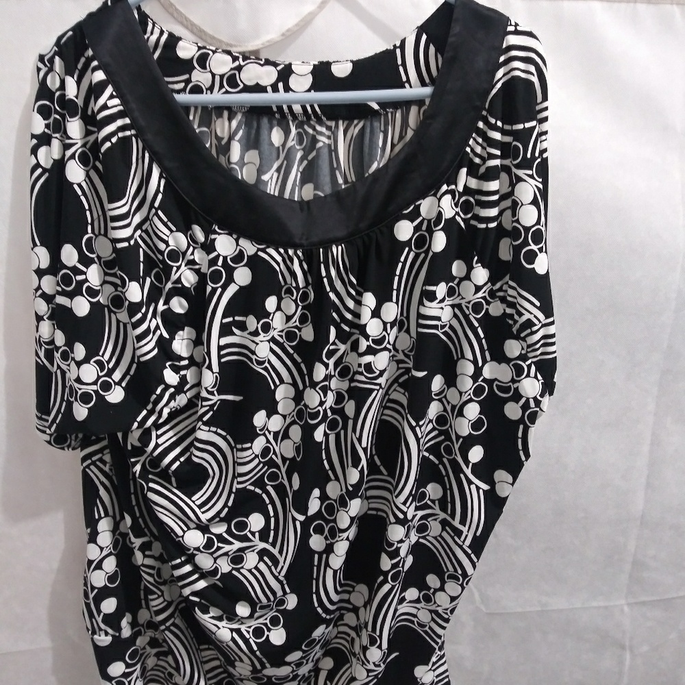 Blouses - Picture 2 of 3